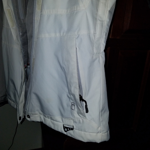 Alpine Insulated Jacket - Picture 4 of 16